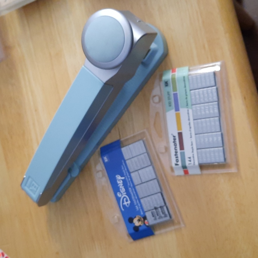 Fastenater decorative bar stapler with 2 pkgs of staples.
